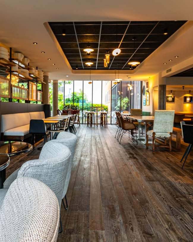 restaurant dining room novotel